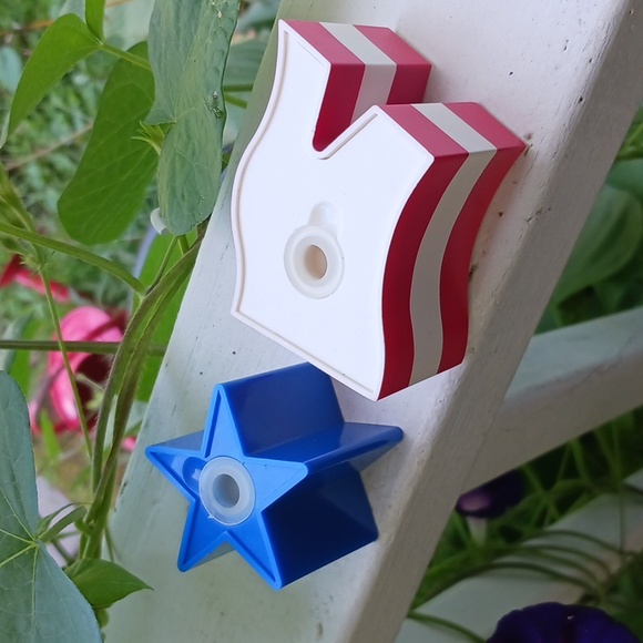 VINTAGE IN BOX Star & American Flag Salt & Pepper 3D Shaker Set - Picture 4 of 9